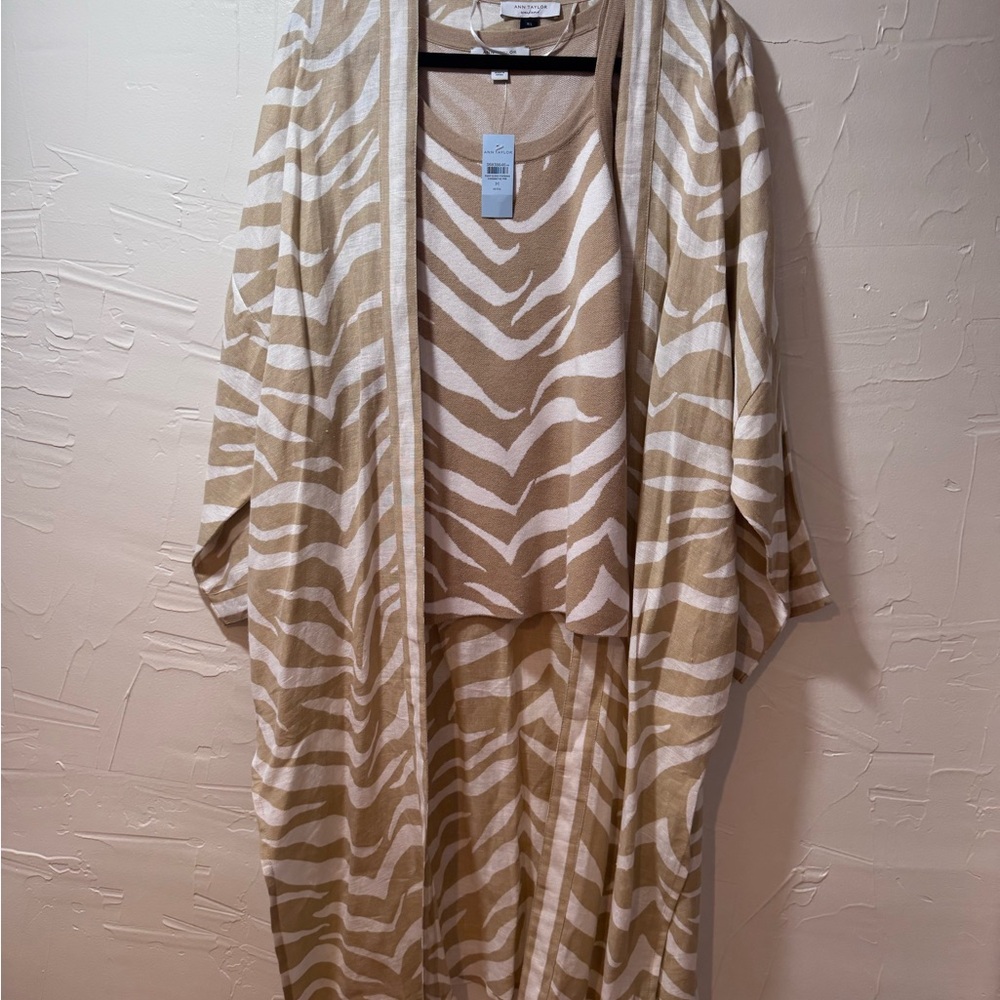 Ann Taylor Beige and Cream Patterned Sweater